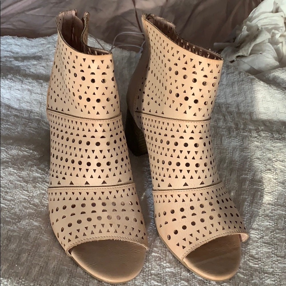 Rampage Booties - Picture 2 of 4